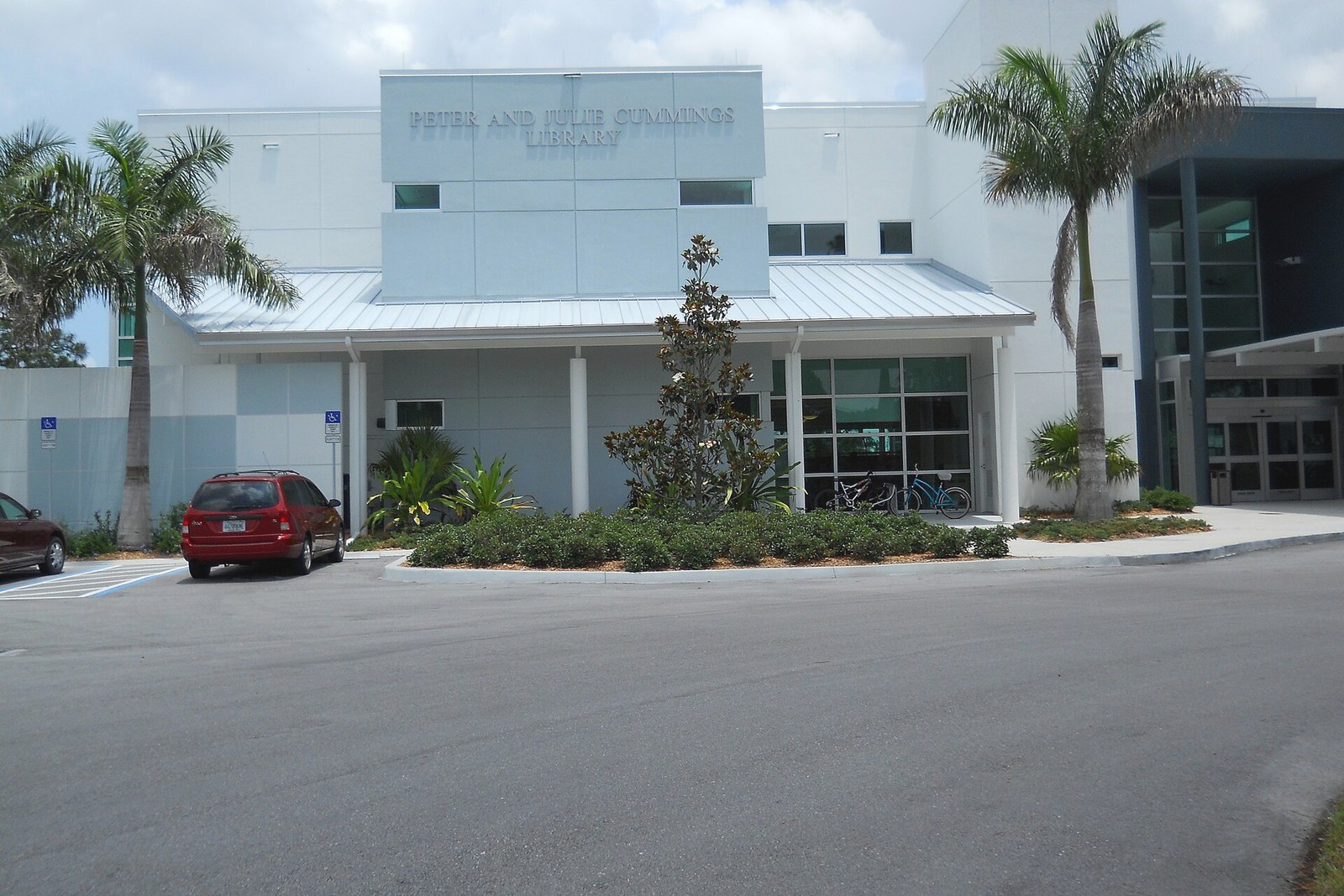 Palm City lifestyle scene